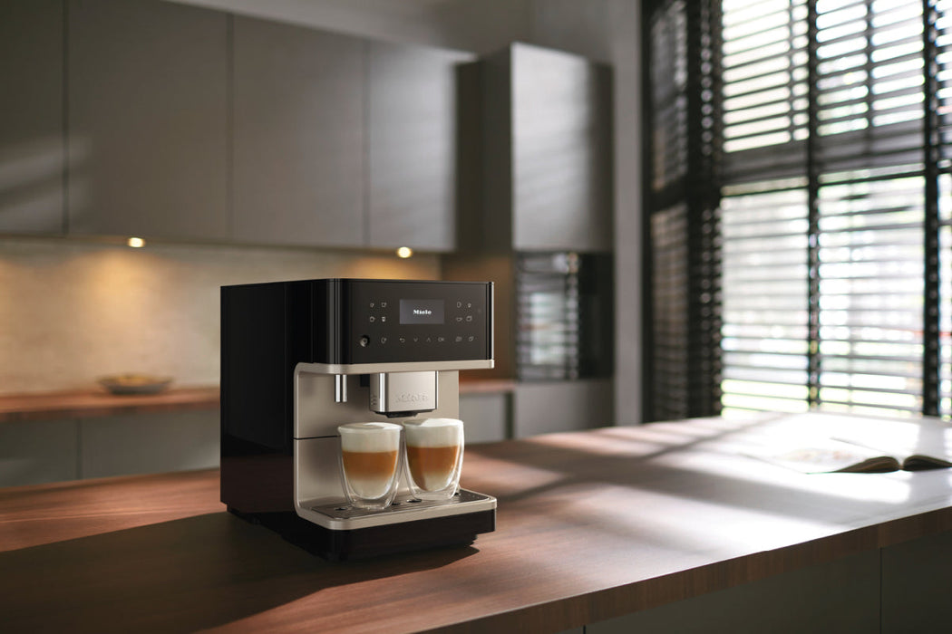 Machine espresso automatique, noire, Miele CM6360